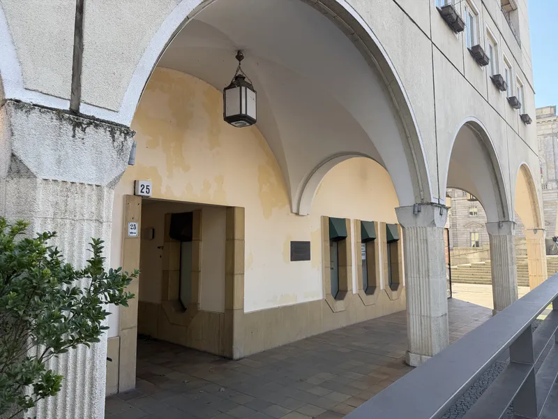 3-Zimmer-Wohnung in Mitte mit Balkon und offener Küche WBS 160-220 — photo 1